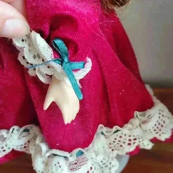 COLLECTOR'S CHOICE VICTORIAN STYLE 12" DOLL REDISH HAIR GREEN EYES VELVET - Picture 7 of 12